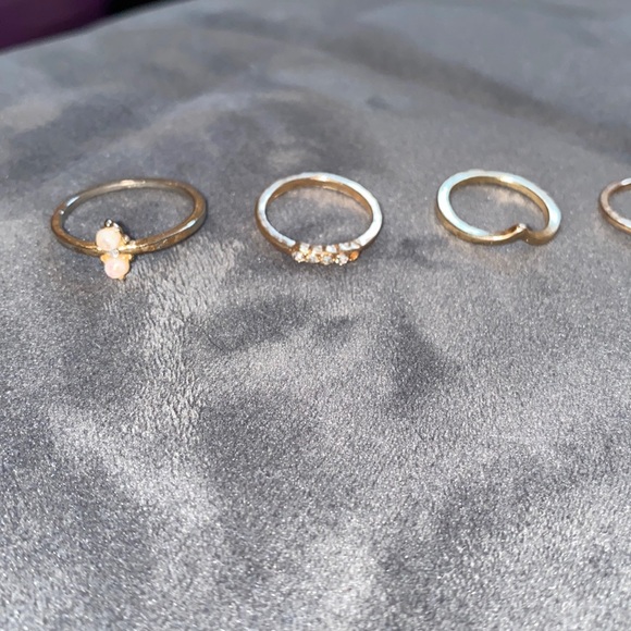 ✨any 4/$5 or all/$14✨Assorted Rings - Picture 1 of 4